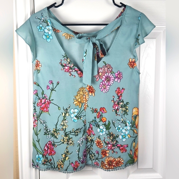 Tie back blouse size medium - Picture 2 of 2